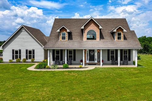 Corinth House | Great for Groups! Corinth Gem w/Game Room & Pool