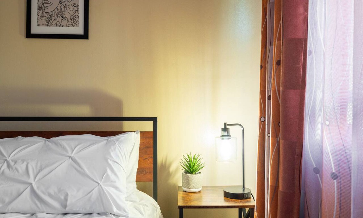 Hickory Hills Apartment | Great suburban location! Perfect for solo or couple travelers