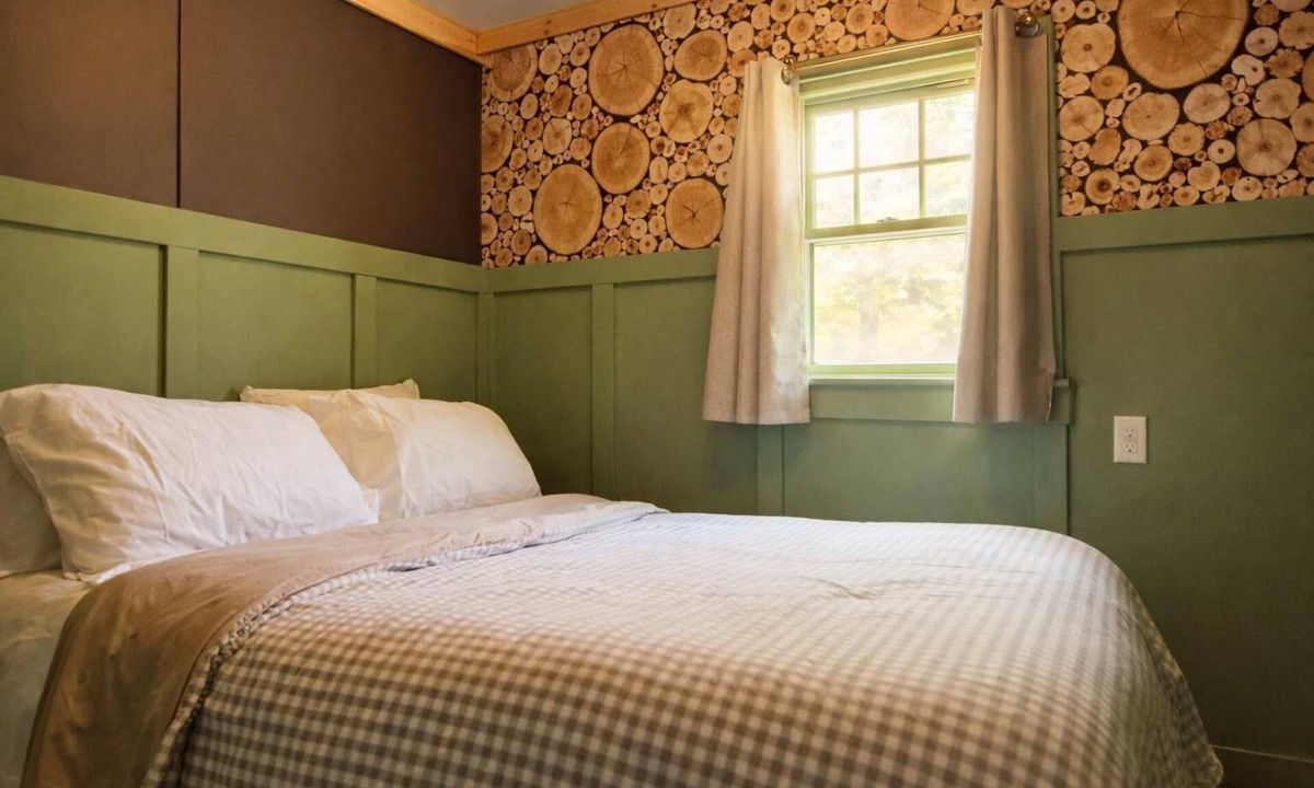 Woodruff Cabin | Gresham Shores - Woodies Perch - PET FRIENDLY