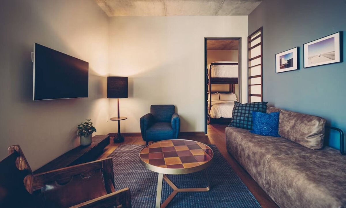 South River City Hotel | Group-Friendly Suite in South Congress Hotel, Austin