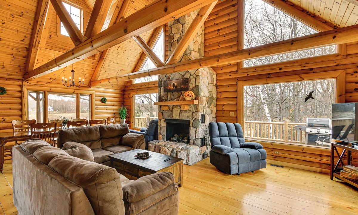 Hope Cabin | Group Fun on Tittabawassee River! Large Log Cabin