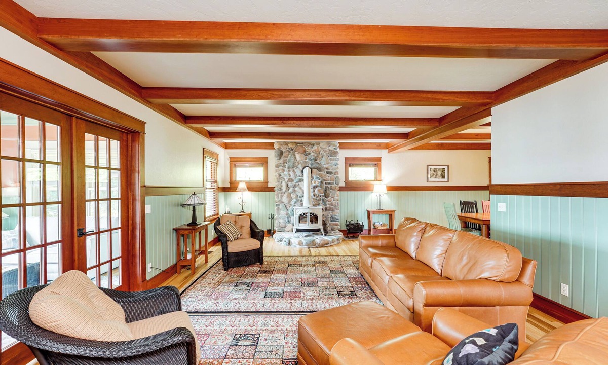 Free Soil House | Group Getaway on Hamlin Lake: Fire Pit & Dock!