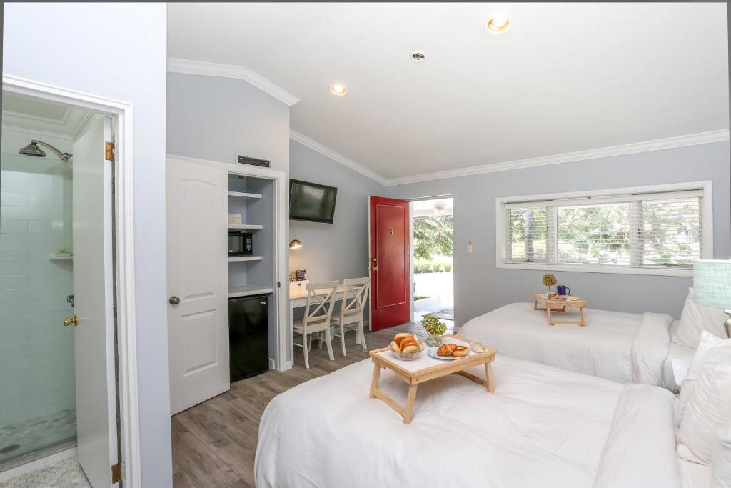 Shinnecock Hills Hotel | Hamlet Inn - PASSES TO COOPERS BEACH