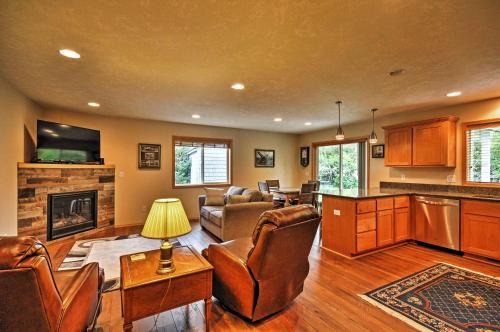 Hammond House | Hammond Home 2 Blocks to Marina & Columbia River!
