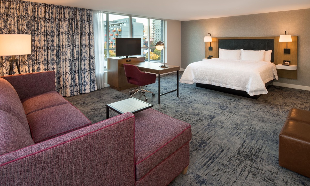 Pearl District Hotel | Hampton Inn and Suites by Hilton Portland-Pearl District