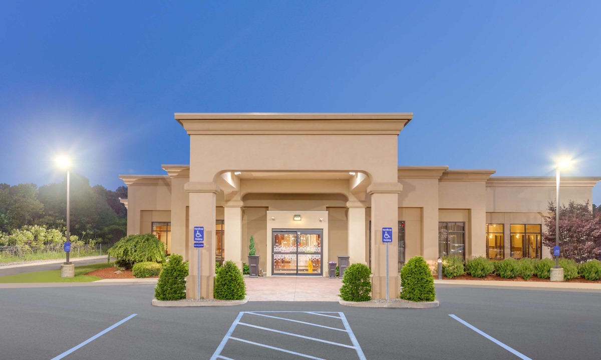 Auburn Hotel | Hampton Inn Auburn