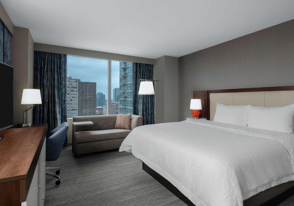 Near South Side Hotel | Hampton Inn Chicago McCormick Place