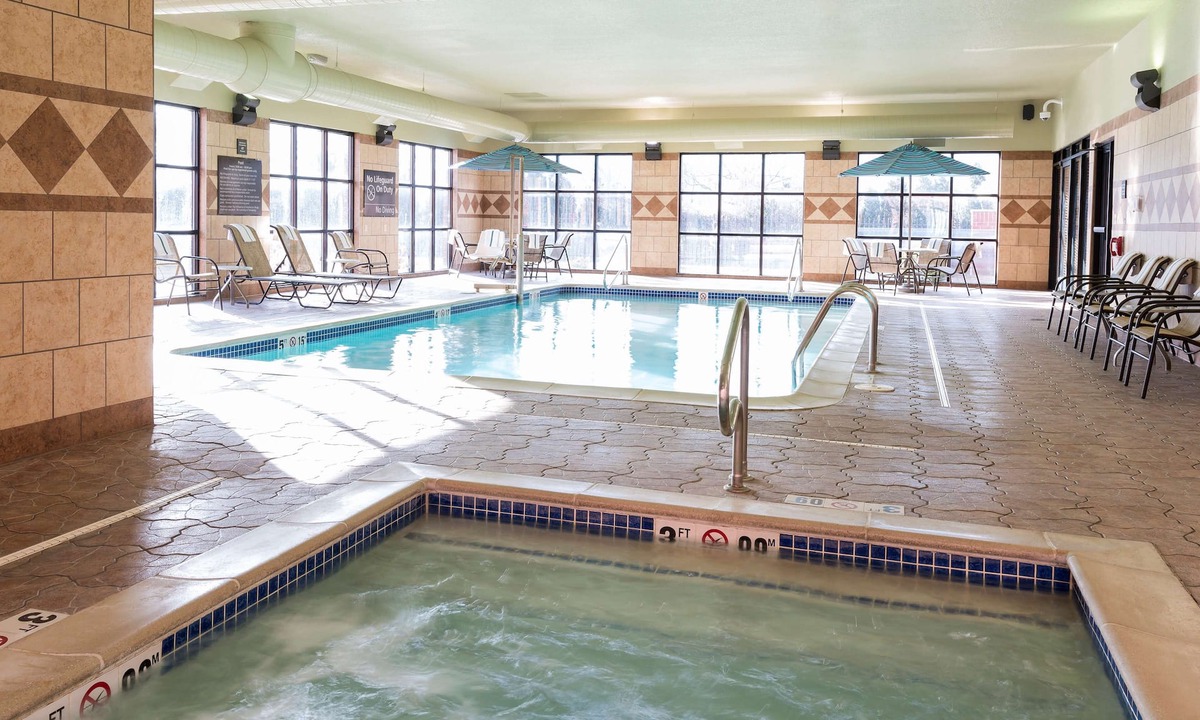 Clinton Township Hotel | Hampton Inn Detroit/Roseville