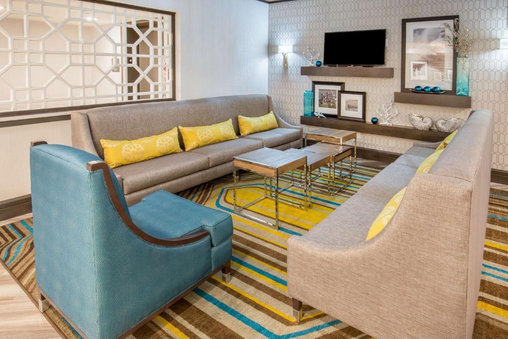 Monterey Hotel | Hampton Inn Monterey