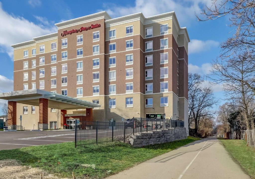 Hyde Park Hotel | Hampton Inn & Suites Cincinnati Midtown Rookwood