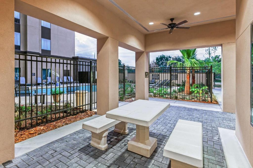 Addicks Hotel | Hampton Inn & Suites Houston I-10 West Park Row, Tx