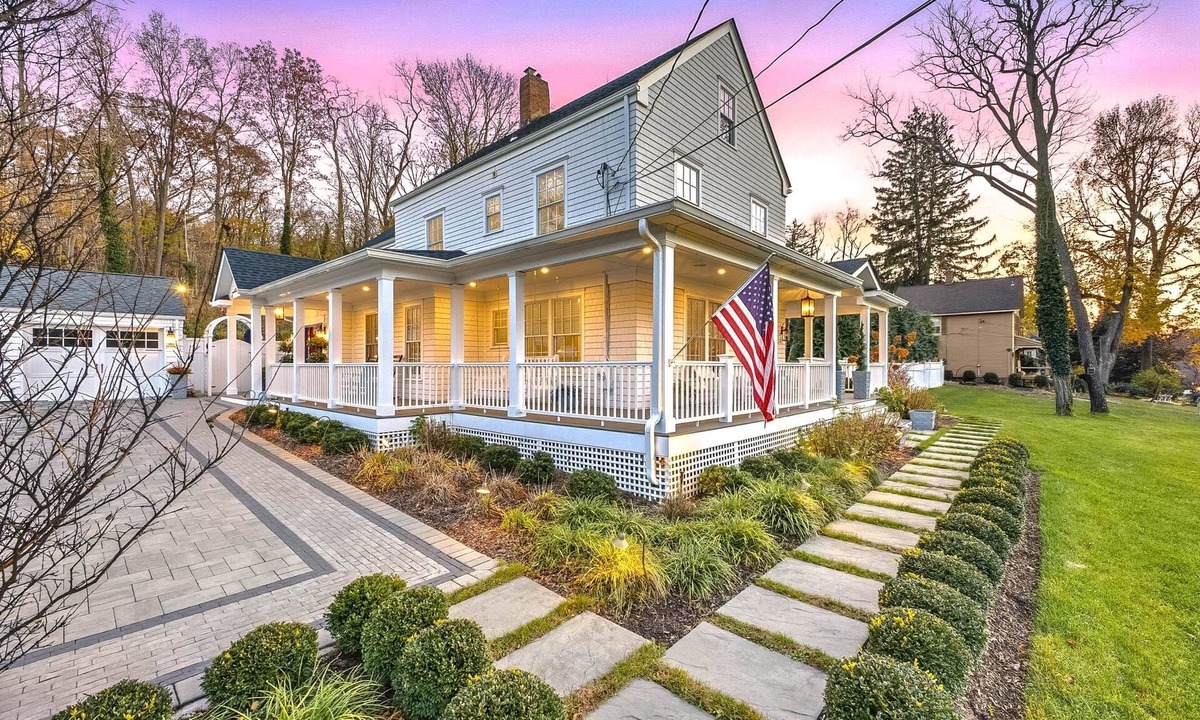 Stony Brook House | Harbor House Stony Brook Village