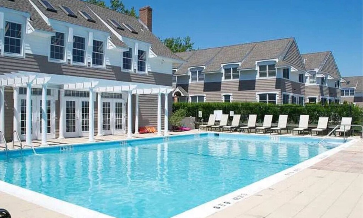 Hampton Bays House | Heart of the Hamptons, Waterfront with Pool! 1 Bed/1 Bath Townhome
