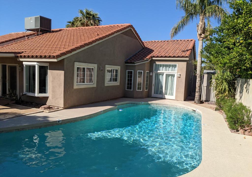 Chandler House | Heated Pool - Spacious, Cheerful Home 5br/3bath