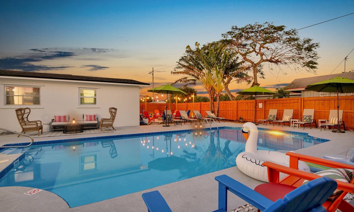 West Palm Beach House | HeatedPool/MiniGolf/Bowling/Arcade/FirePit/Slide