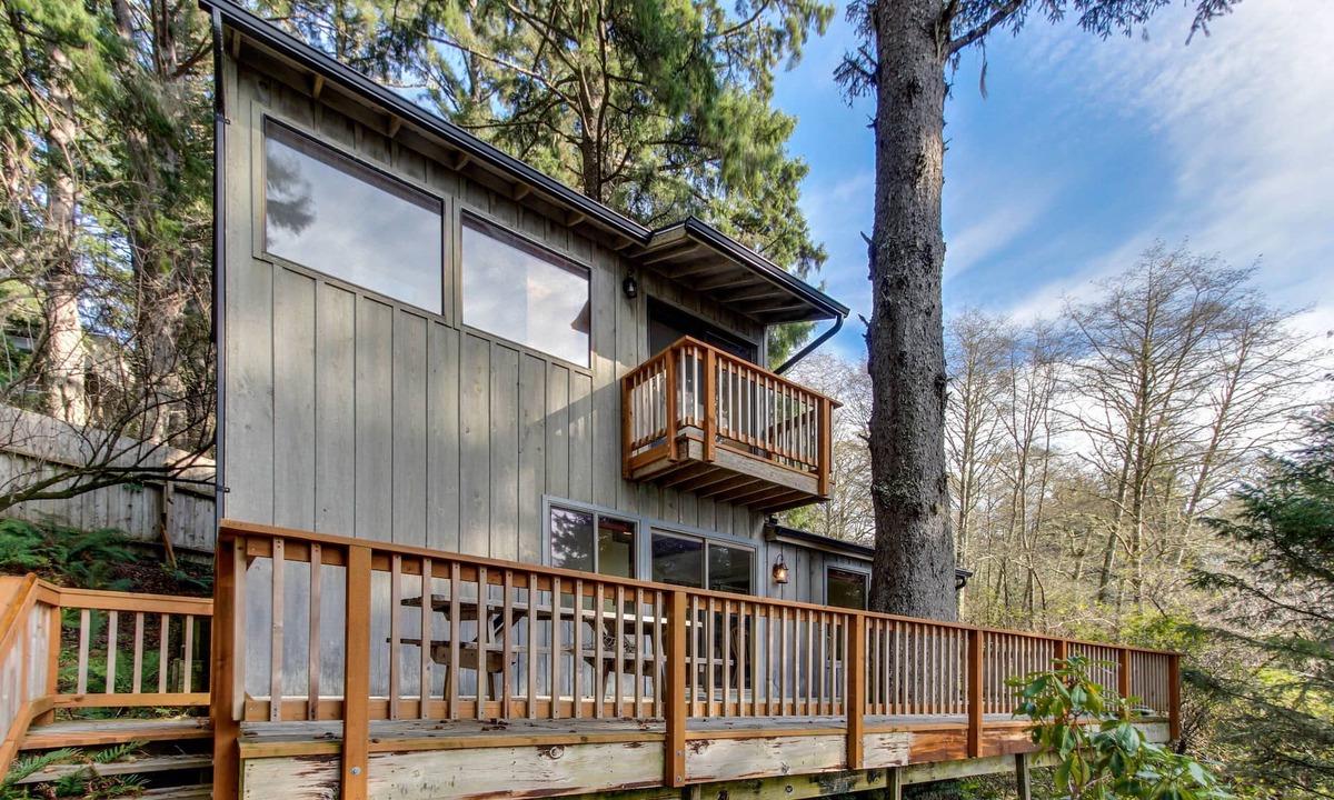 Otis Cabin | Heavenly Ocean/River View Home w/Deck, Serene Surroundings, & Free WiFi