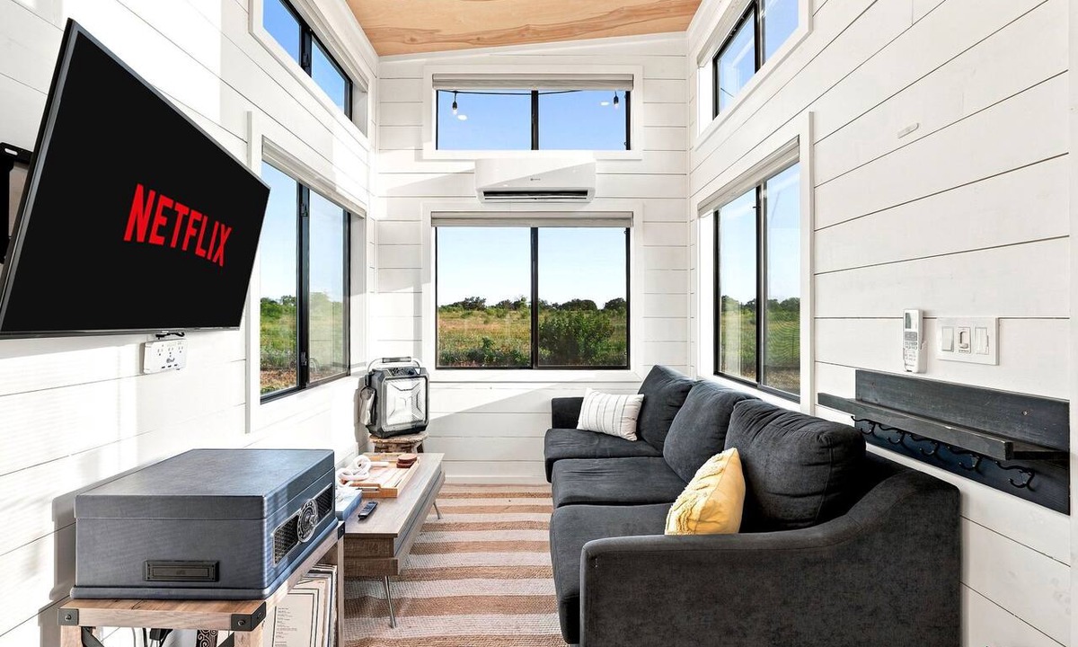 Fredericksburg Hotel | Henley, Tiny Home Escape with Hot Tub & Fire Pit in Fredericksburg