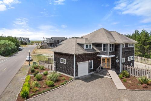 Long Beach House | Here Comes the Sun 3 min to Beach, Fire Pit