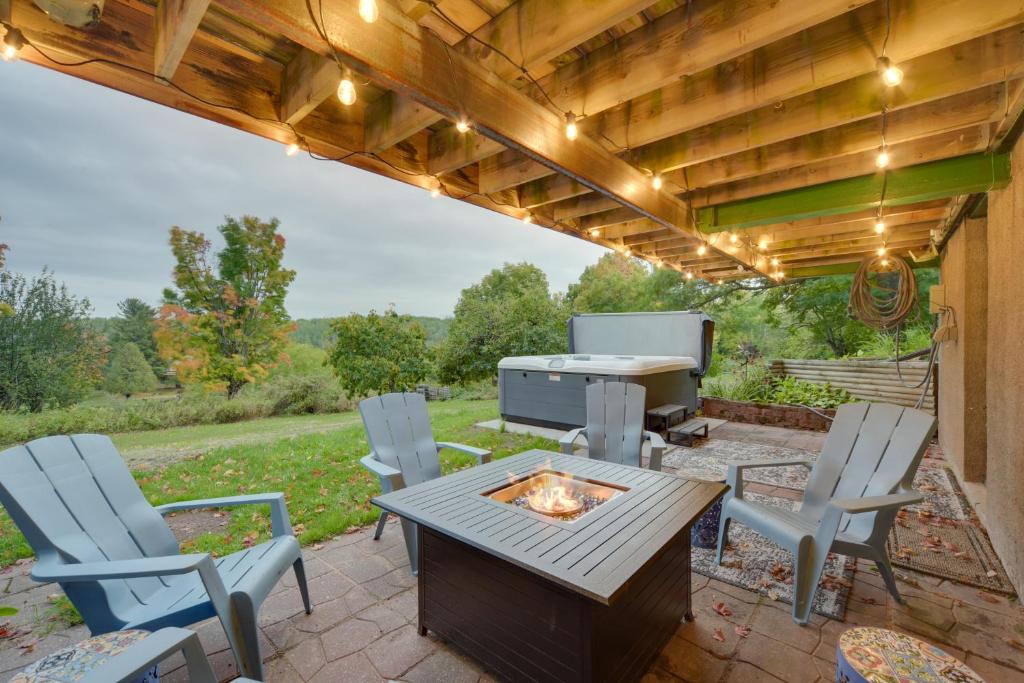 Duluth House | Hermantown Home w/Decks, Grill & Hot Tub!