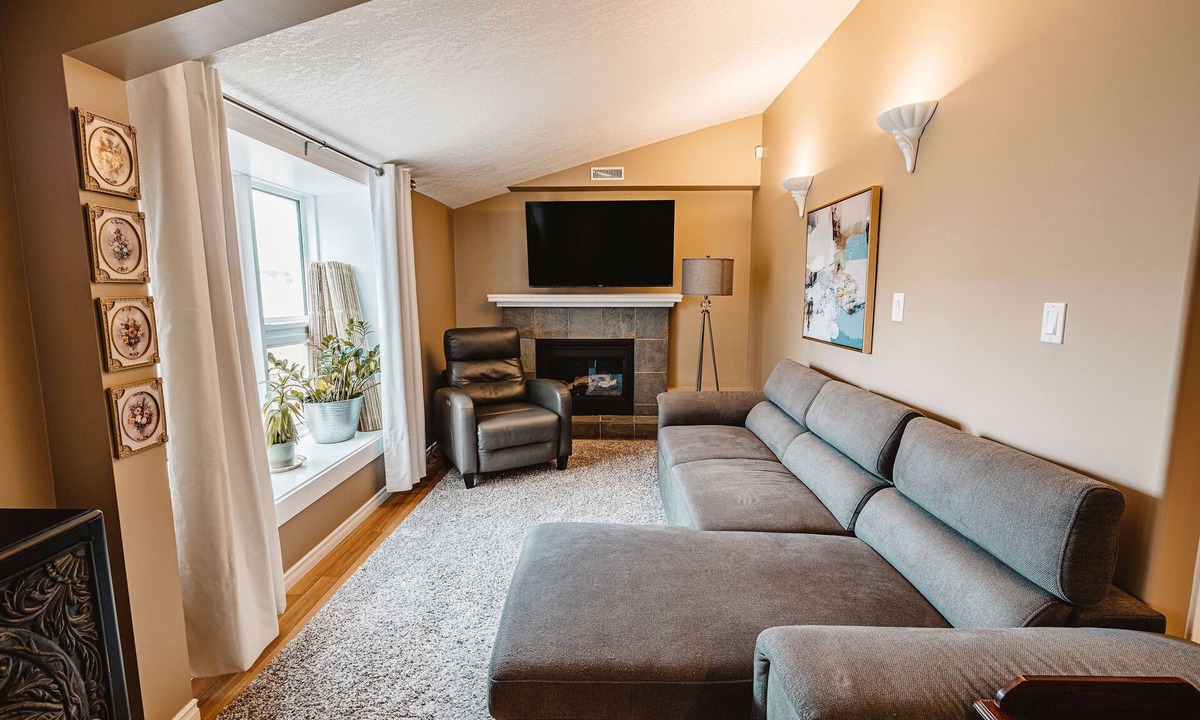 Drumheller Apartment | ⭐ Hidden Hollow Suite | DOWNTOWN ⭐