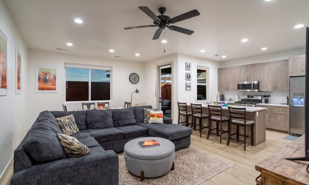 Santa Clara Villa | Hiker’s Haven - Trails, Pool, & E-Scooters!