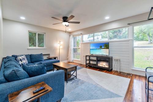Northeast Pensacola Villa | Hill House- Centrally Located, close to everything
