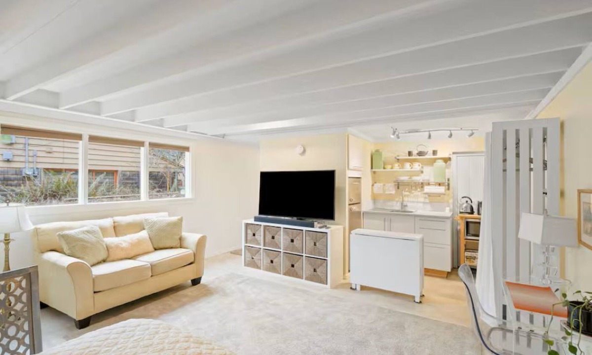 Hillsdale Apartment | Hillsdale Private Studio Oasis in Portland, OR