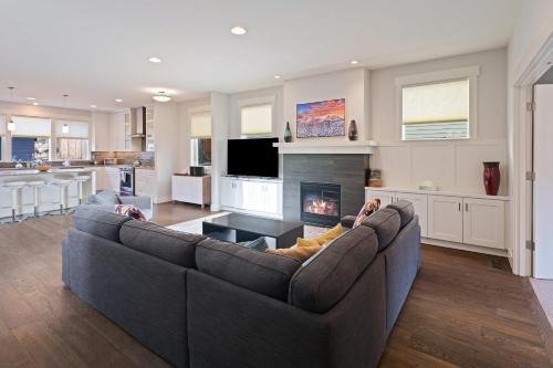 Awbrey Butte House | Hillside Haven