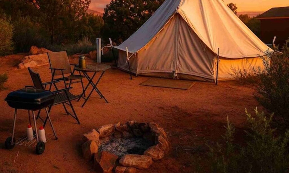 Hildale RV Rental | Hilltop Double Queen Glamping Near Zion