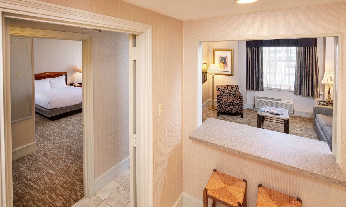Downtown Cincinnati Hotel | Hilton Cincinnati Netherland Plaza
