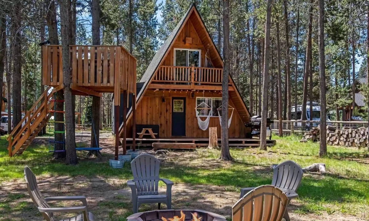 Three Rivers Cabin | Hip a-frame with cedar soaking tub nestled between Sunriver & Mt. Bachelor