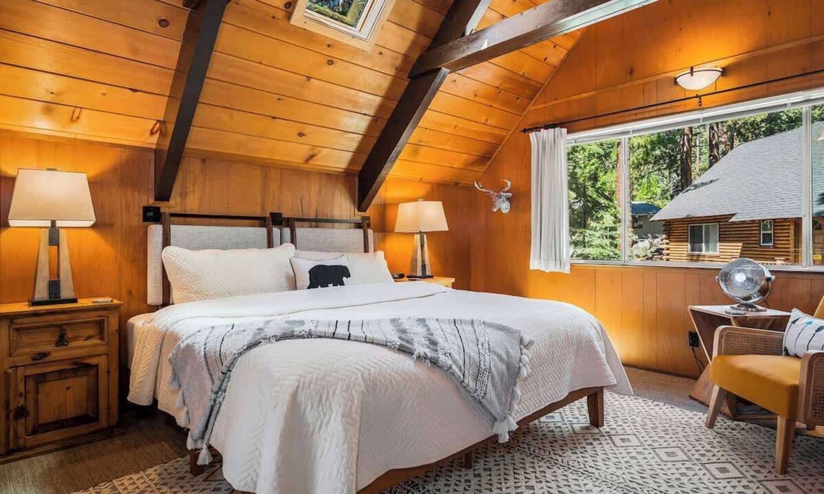 Carnelian Bay Cabin | Hip Spin to Classic Cabin Charm - Honey Bear Cabin