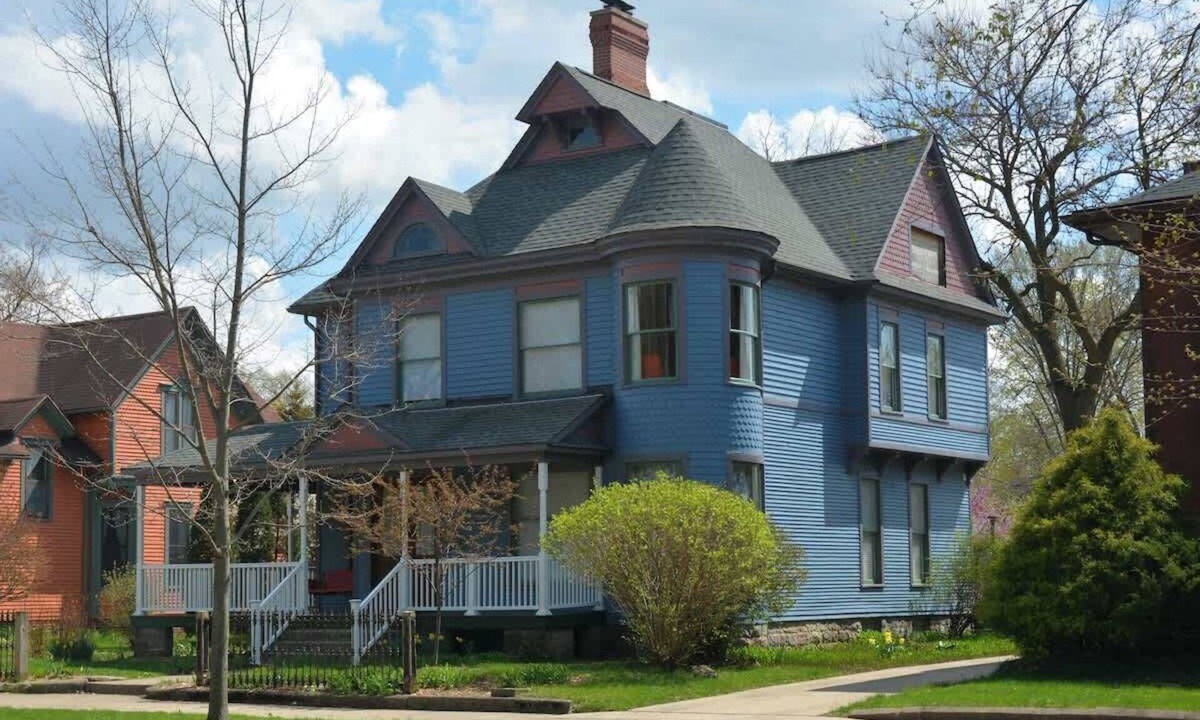 West Washington House | Historic South Bend Home: Art, Comfort & Charm
