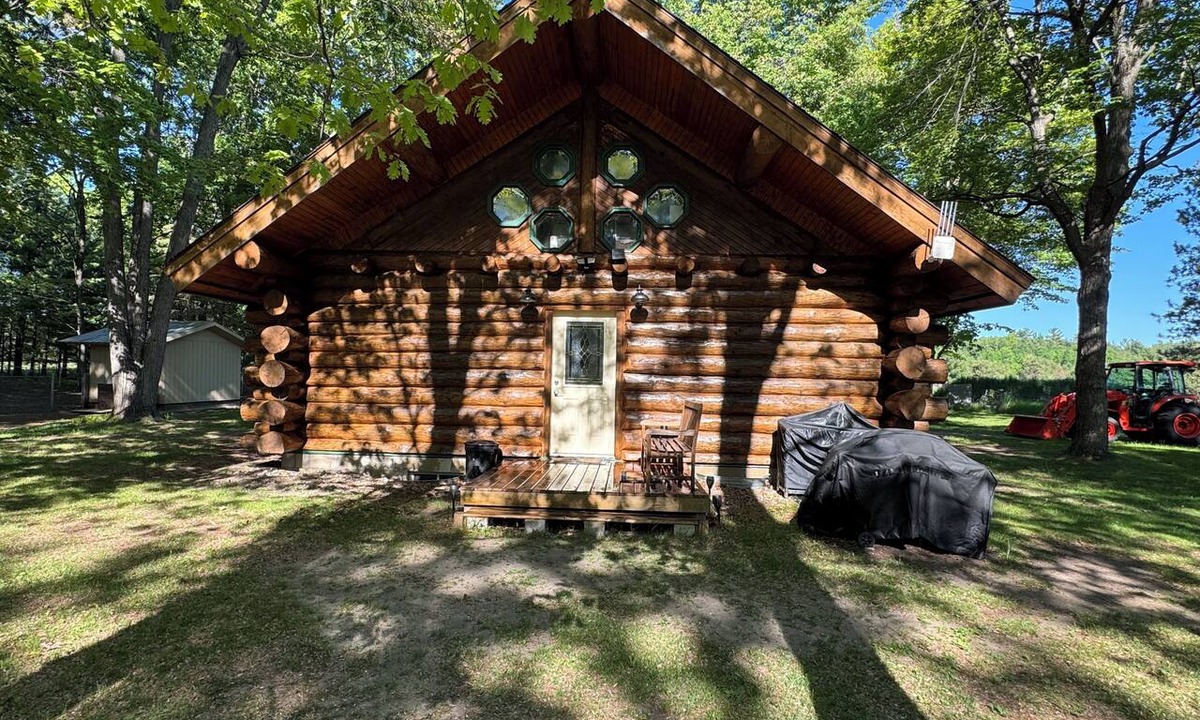 Crivitz Cottage | Hobby Farm Cottage