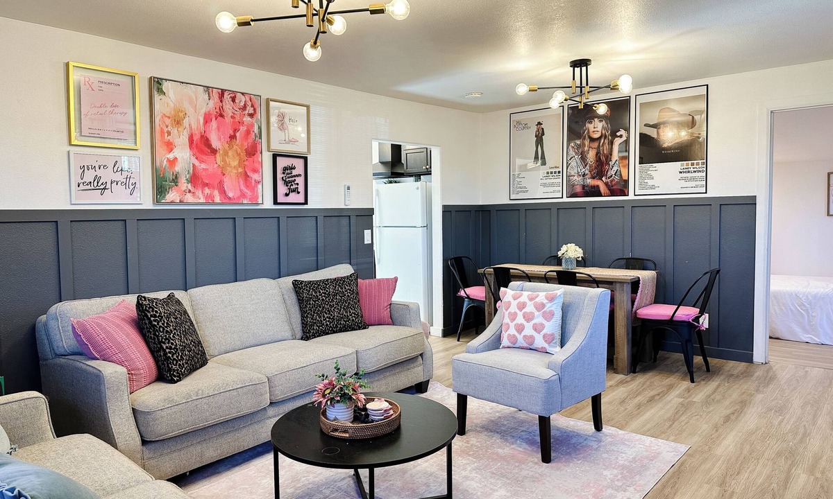 Redmond House | Hold My Halo Hideaway- Downtown Walk to Bars, Restaurants, Concerts, & Shopping!