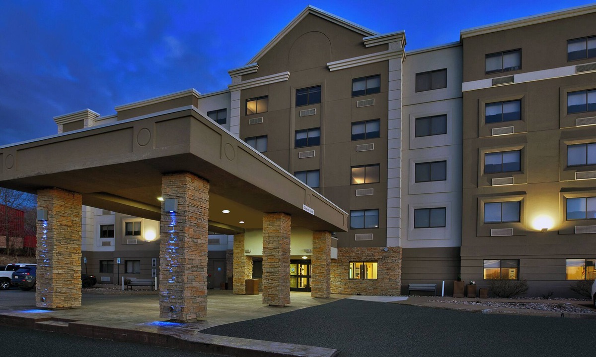 Sault Ste. Marie Hotel | Holiday Inn Express Sault Ste. Marie by IHG