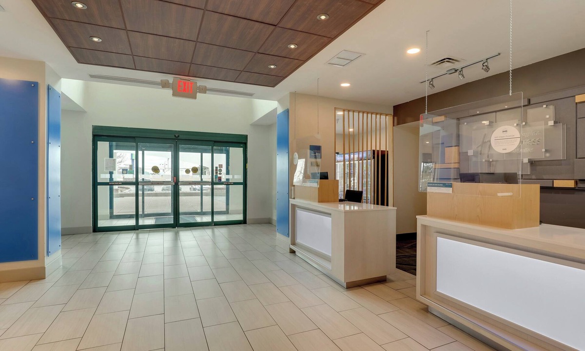 Holiday City Hotel | Holiday Inn Express & Suites Montpelier by IHG