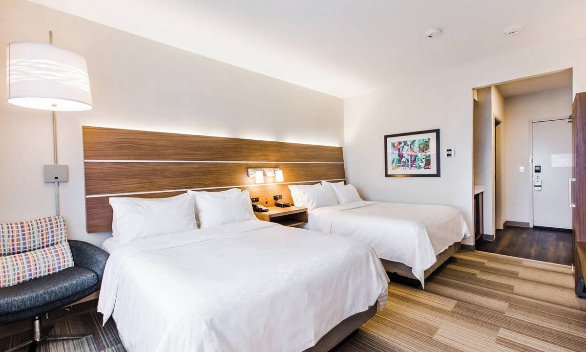 West Edmonton Hotel | Holiday Inn Express & Suites West Edmonton - Mall Area by IHG