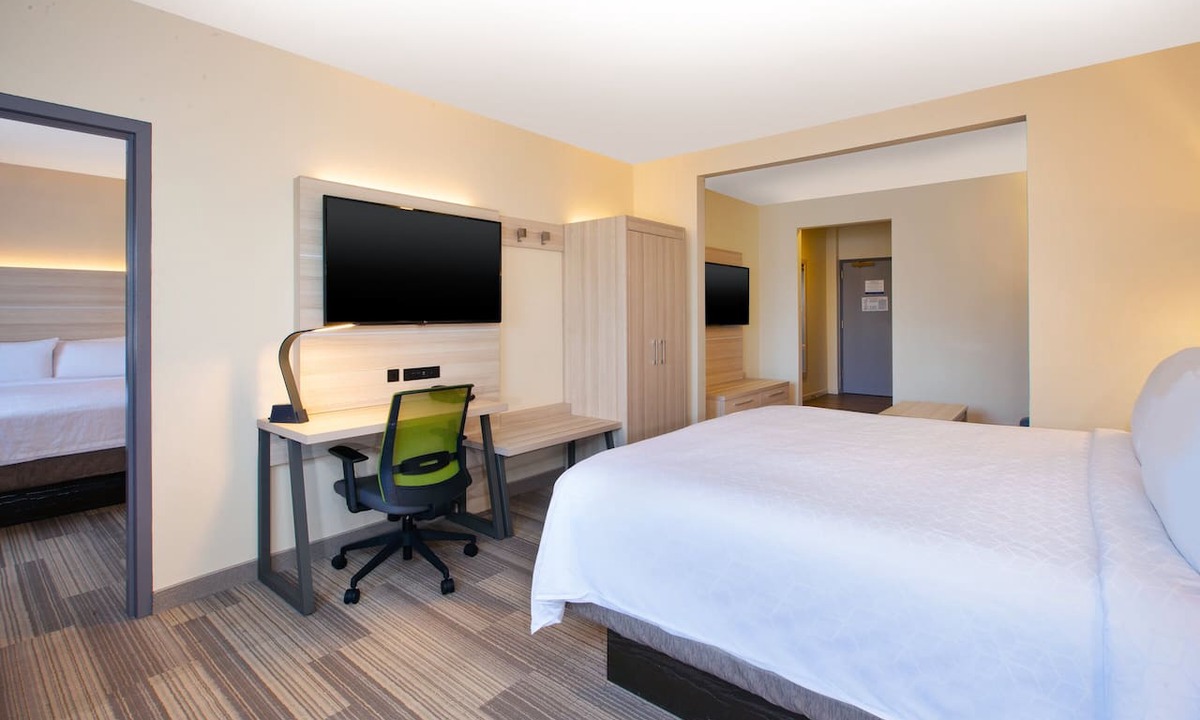 Absecon Hotel | Holiday Inn Express & Suites Absecon-Atlantic City by IHG