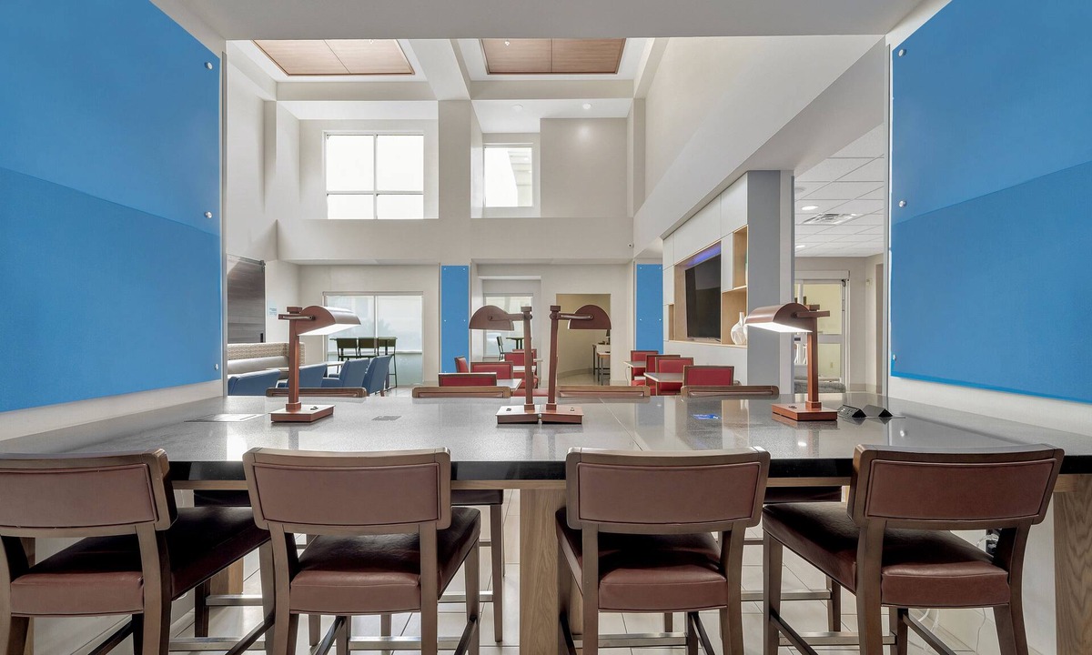 Lufkin Hotel | Holiday Inn Express & Suites Lufkin South by IHG