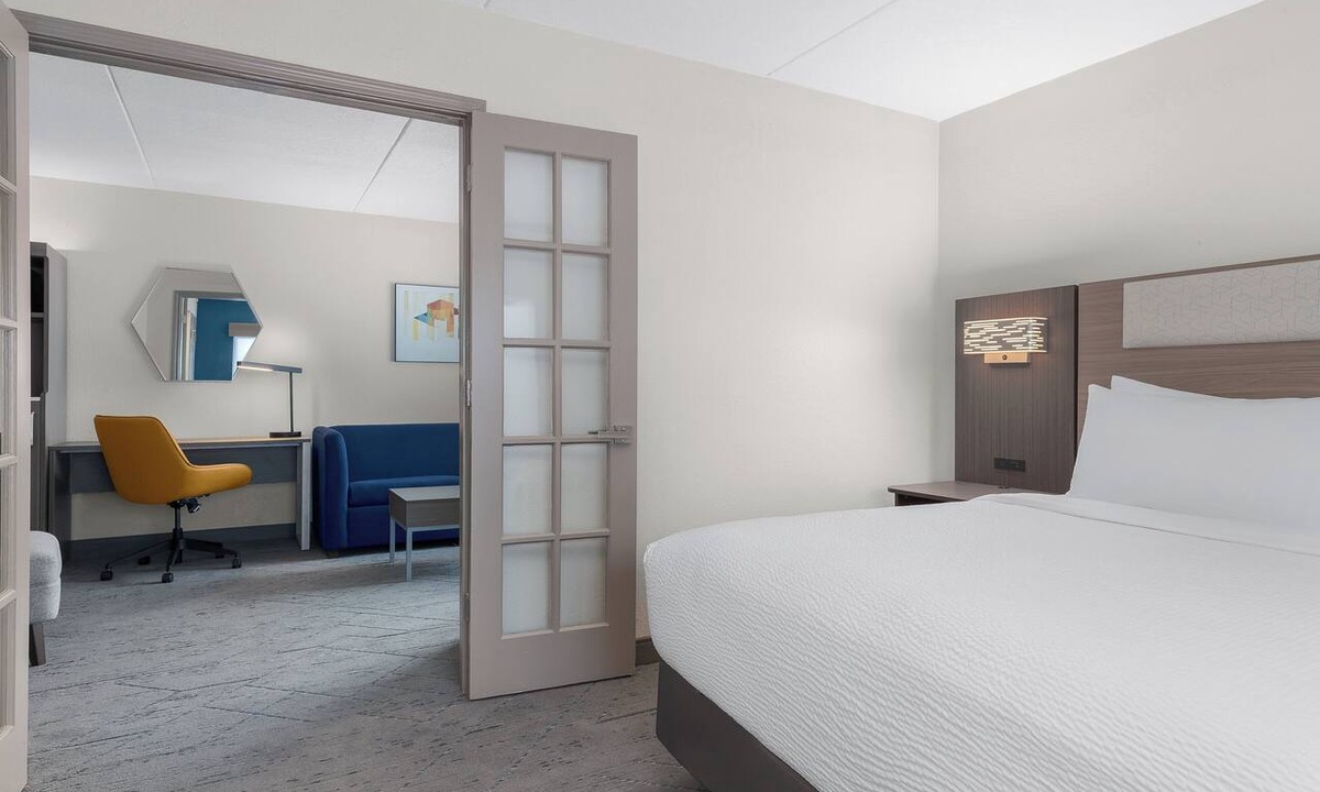 White Station Hotel | Holiday Inn Express & Suites Memphis East by IHG