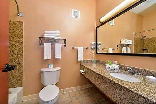 Pleasant Valley Hotel | Holiday Inn Express Vancouver North, an IHG Hotel