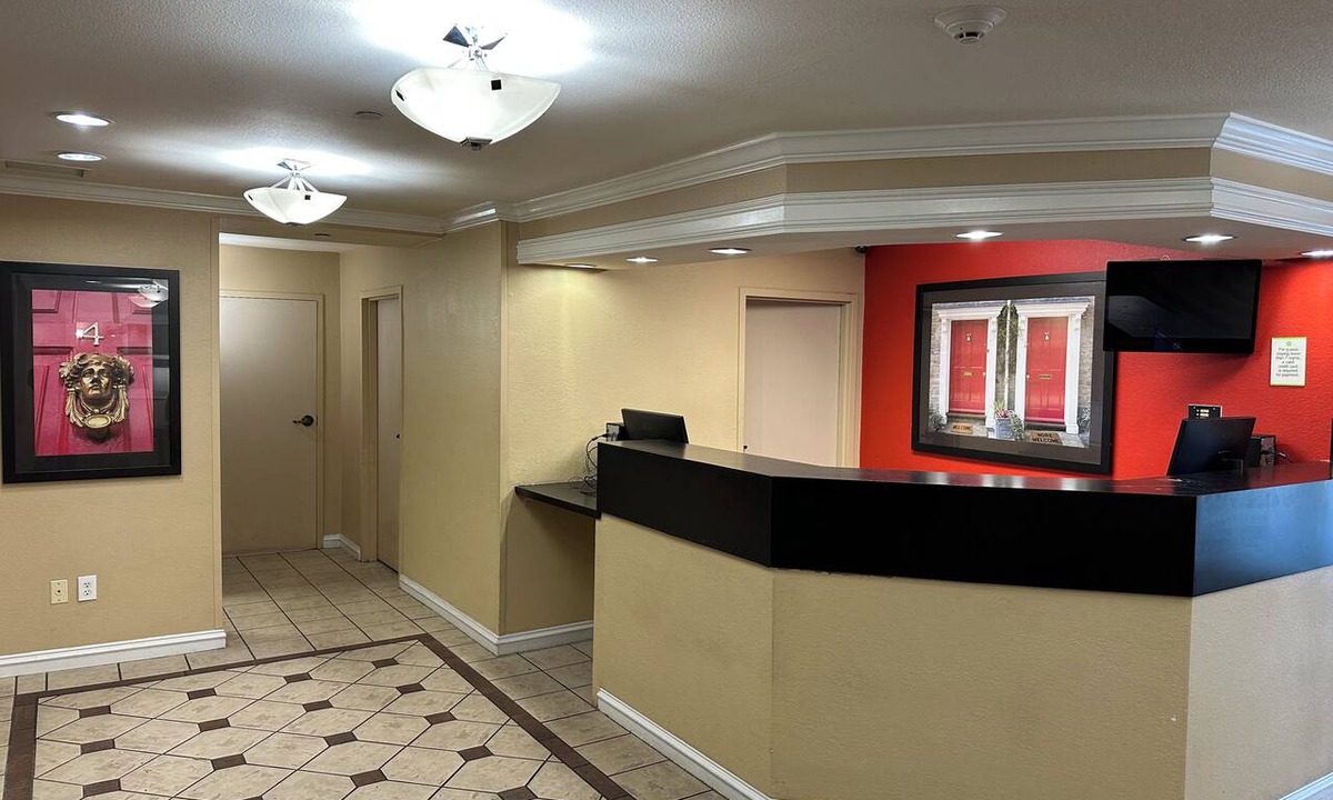 Southfield Hotel | HomeTowne Studios by Red Roof Southfield