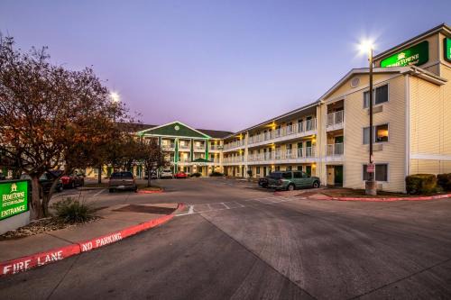 McNeil Hotel | HomeTowne Studios by Red Roof Austin