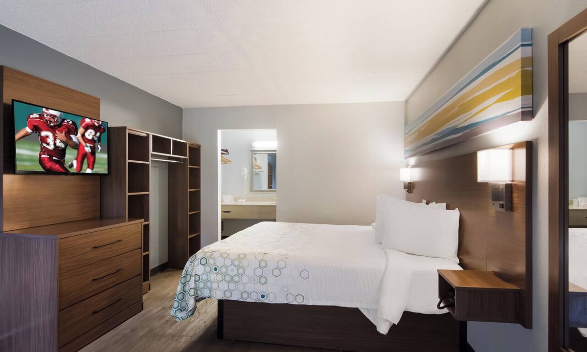 Vero Beach Hotel | HomeTowne Studios By Red Roof Vero Beach - I-95