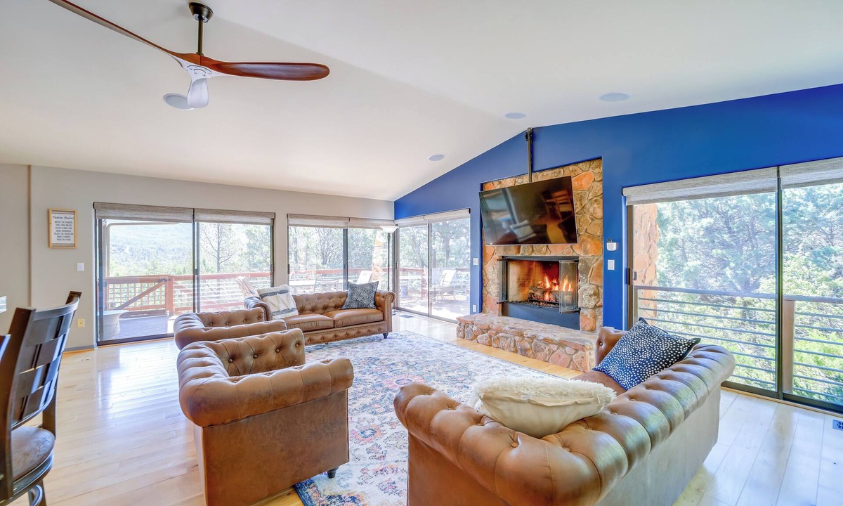 Pine Cabin | Hot Tub, Fire Pit & Deck: Chic Arizona Retreat