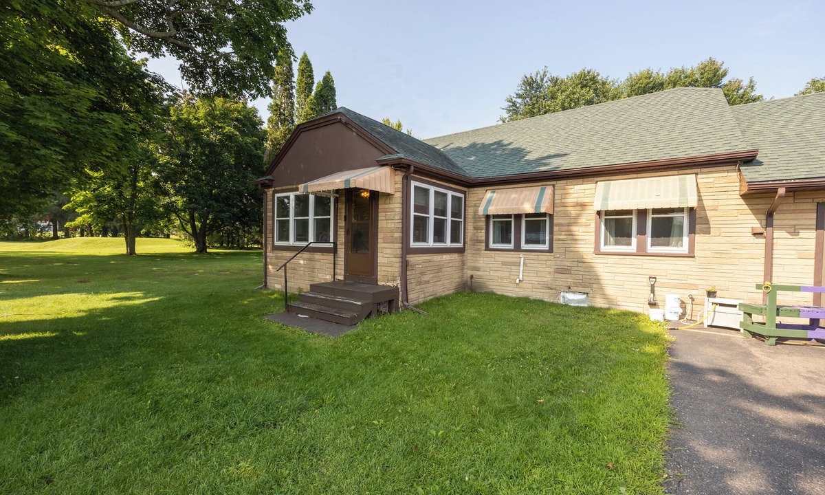 Chippewa Falls House | House that is connected to a BAR! On the UTV and Snowmobile trail!