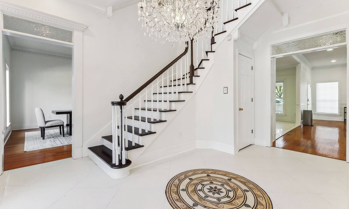 Metairie House | Huge 4 Bedroom House Near Lake Ponchartrain