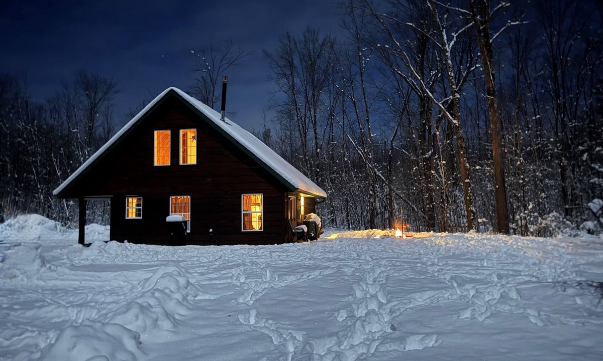Phillips Cabin | Hunters Hideaway & Secluded Country Cabin for Family Getaways