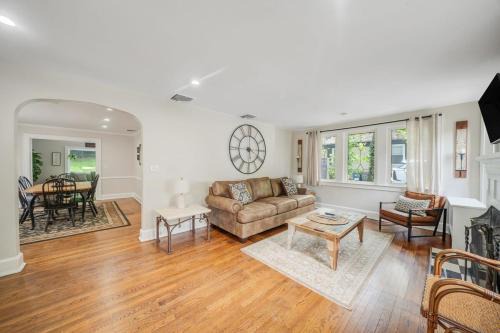 Huntington House | Huntington Village House 4BR Walk to everything